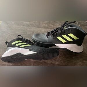 NEW with tag ADIDAS big boy sneakers US size 5 OWNTHEGAME K WIDE
